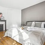 Flat Place De La Republique Апартаменты Париж