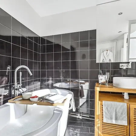 Апартаменты Bnbnova - Le Marais & Place De La Republique - 2br *